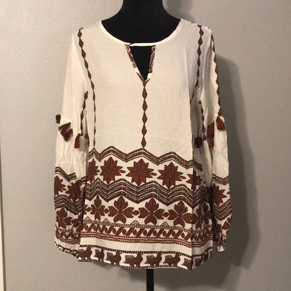 Super cute light weight top.